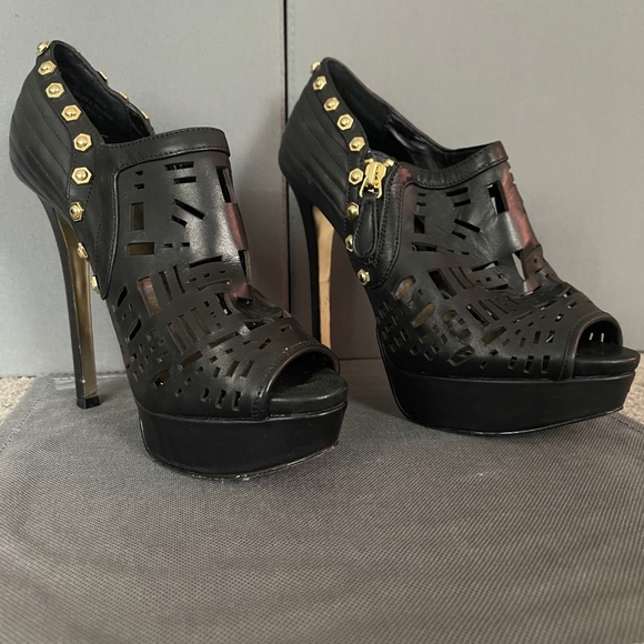 Bebe Size 7 Black Gold Metal Rivets Cut-out Booties Heels Platform Stiletto - Picture 1 of 12